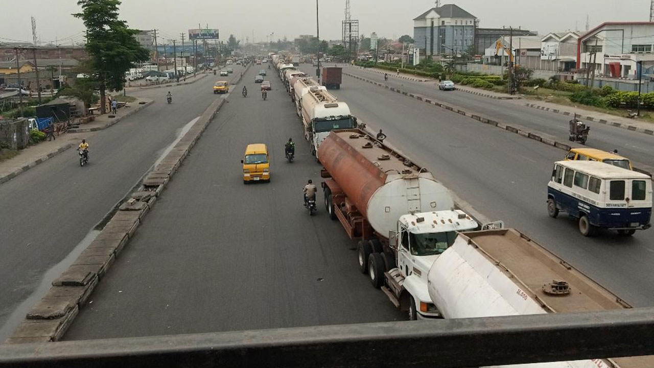 Apapa: Despite e-call up, ports access roads remain parking lots for articulated vehicles