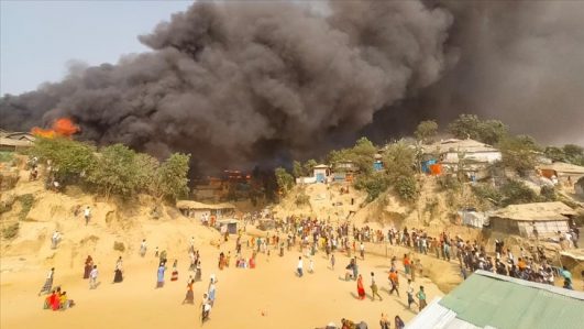 Thousands flee ‘massive fire’ at Rohingya camp in Bangladesh