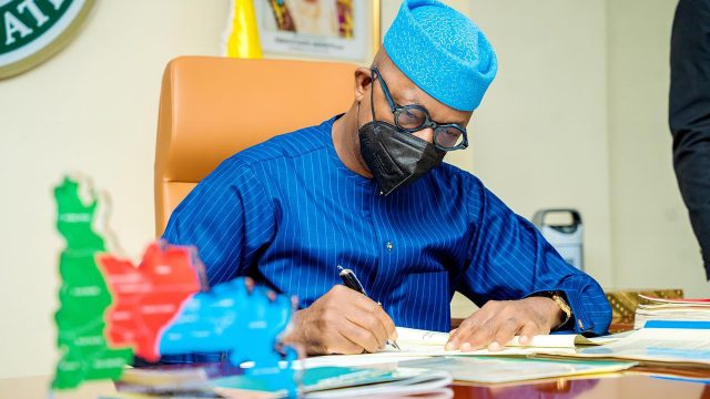 Gov. Abiodun signs contract for road construction in Abeokuta North council