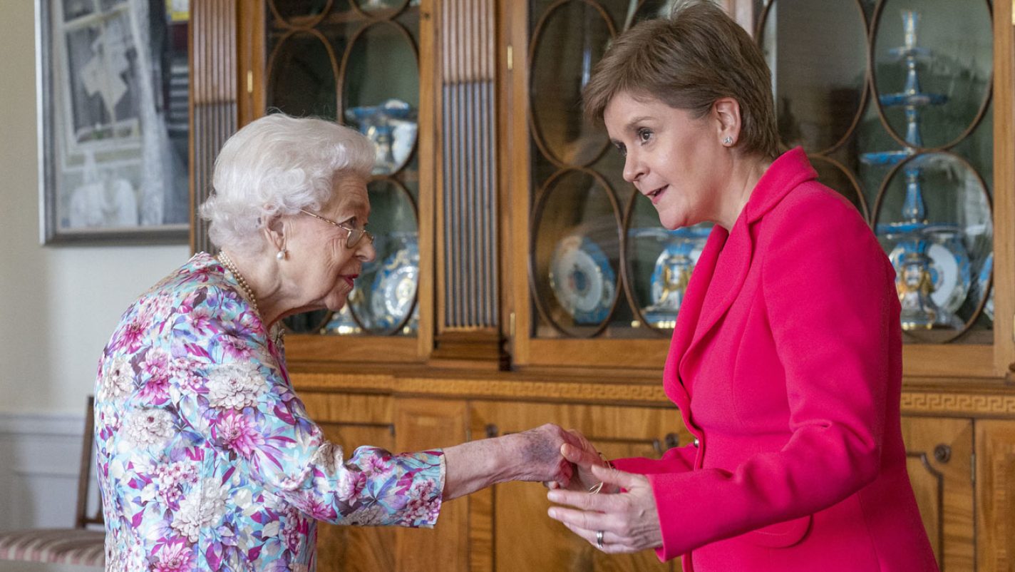 Queen Elizabeth II meets Scotland’s leader after referendum announcement