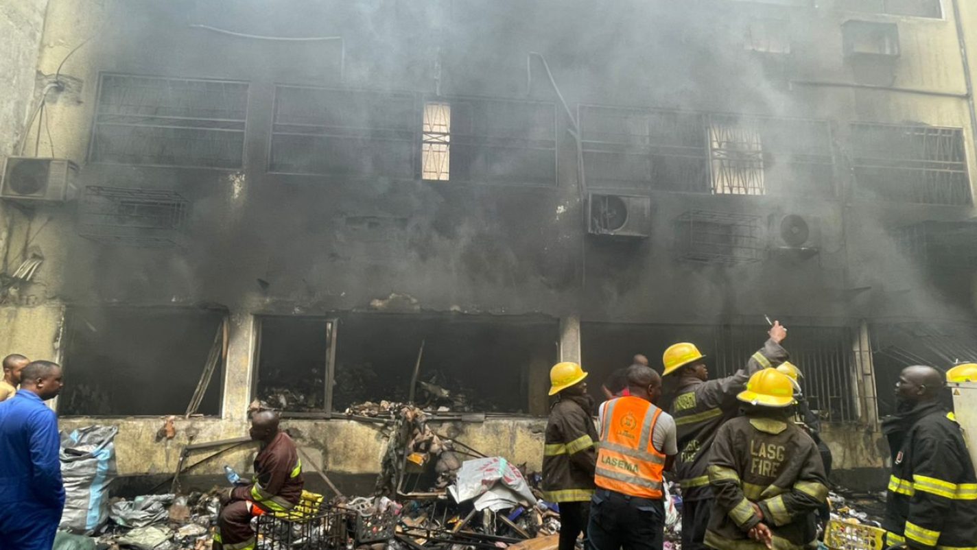 Oko Baba fire: Ebute Metta residents count losses, begin rebuilding of shops, makeshift shelters