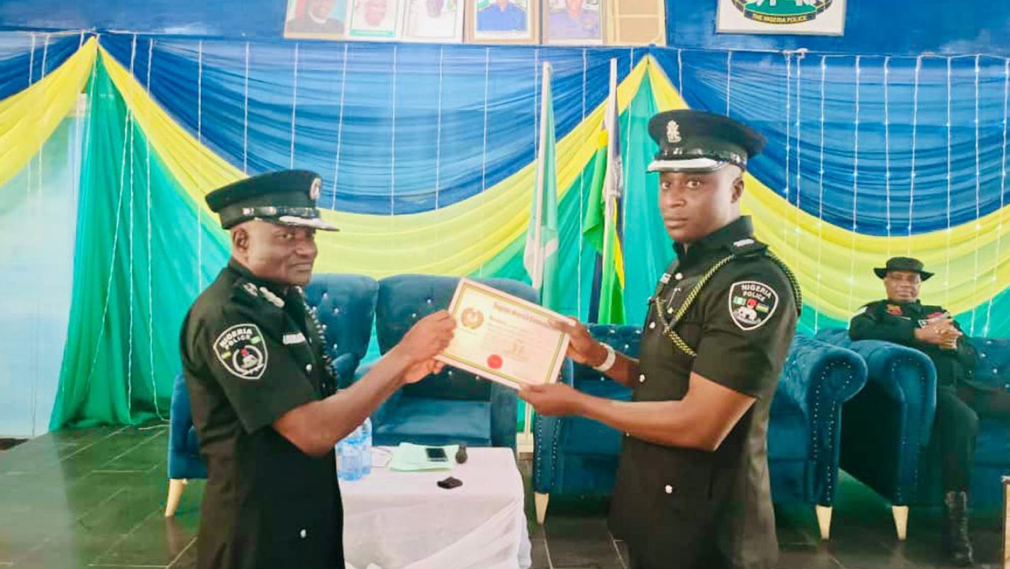 Police boss honours officer who rejects $200,000 bribe in Kano