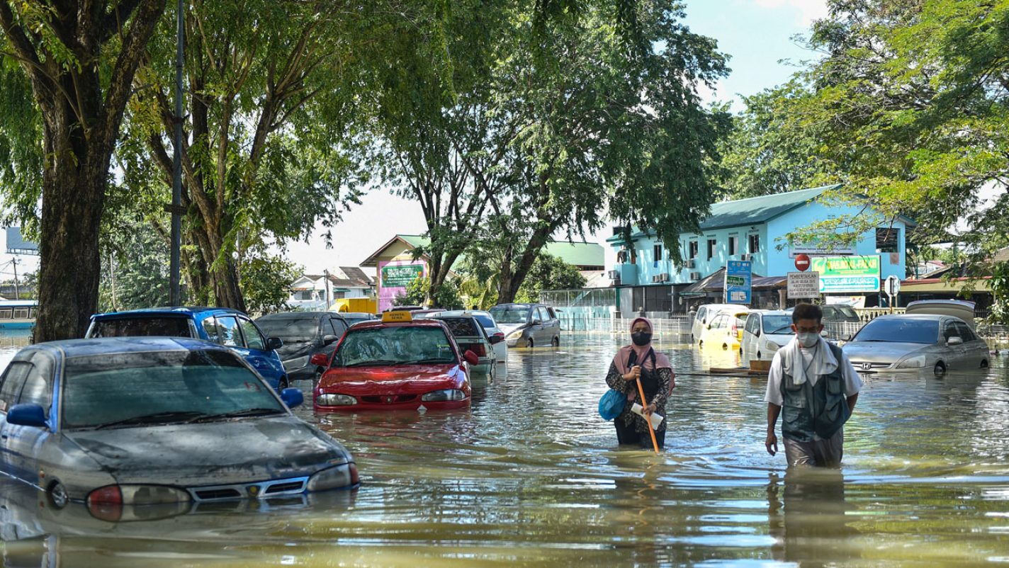 Thousands evacuated as flash floods precede Malaysia’s election