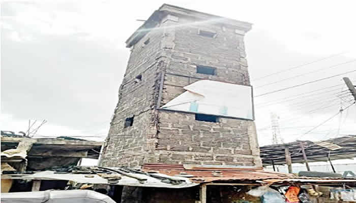 Anambra market, traders fight over collapsing tower, demolition