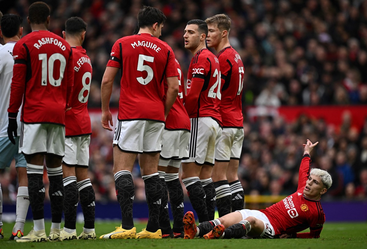 Manchester United afflicts Barnsley 7-0 in Carabao Cup