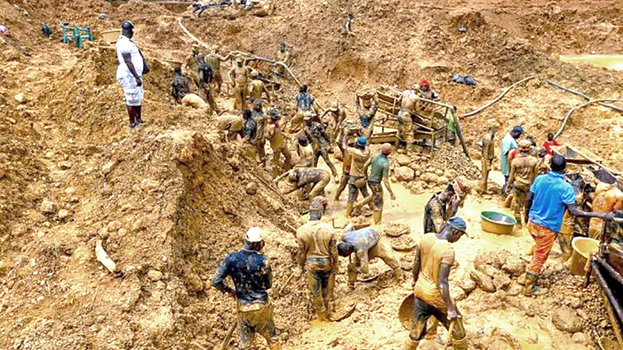 Zimbabwe gold shaft collapse kills seven miners